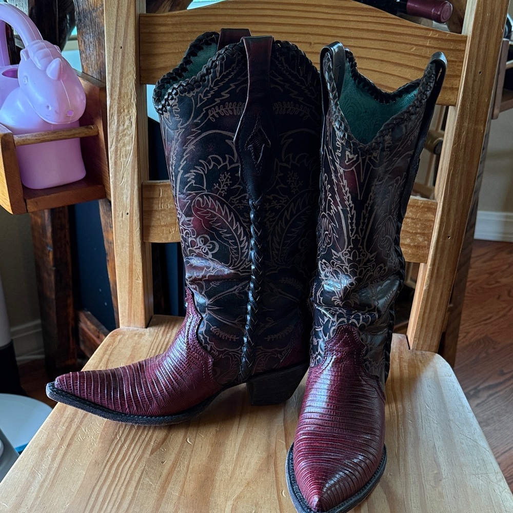 Elegant Burgundy Heeled Cowboy Boots
